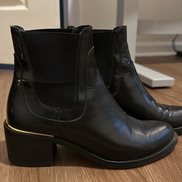 MAKE ME AN OFFER MOVING SALE EVERYTHING MUST GO Louis Vuitton booties - Picture 2 of 2